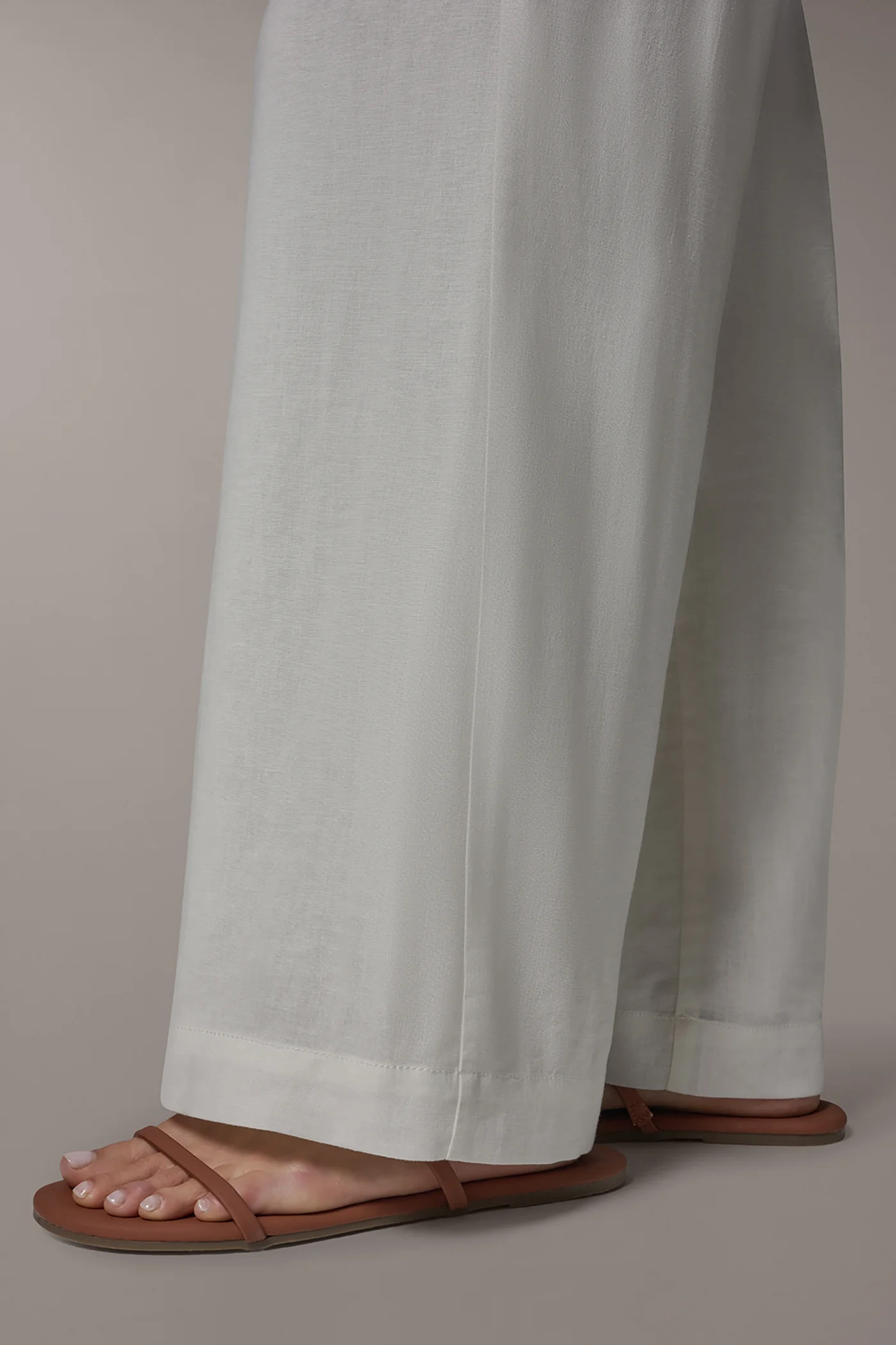 White linen blend wide leg pants with an elastic waistband and side pockets